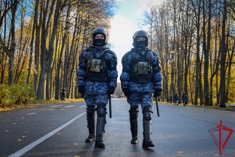 В Санкт-Петербурге сотрудники и военнослужащие Росгвардии обеспечили правопорядок на футбольном матче "Зенит" - "Ахмат"