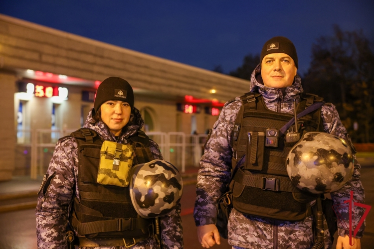 В Петербурге сотрудники и военнослужащие Росгвардии приняли участие в обеспечении правопорядка на футбольном матче "Зенит" - "Динамо Махачкала"