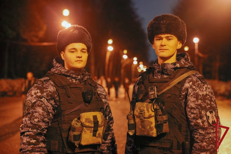В Петербурге сотрудники и военнослужащие Росгвардии приняли участие в обеспечении правопорядка на футбольном матче "Зенит" - "Динамо Махачкала"