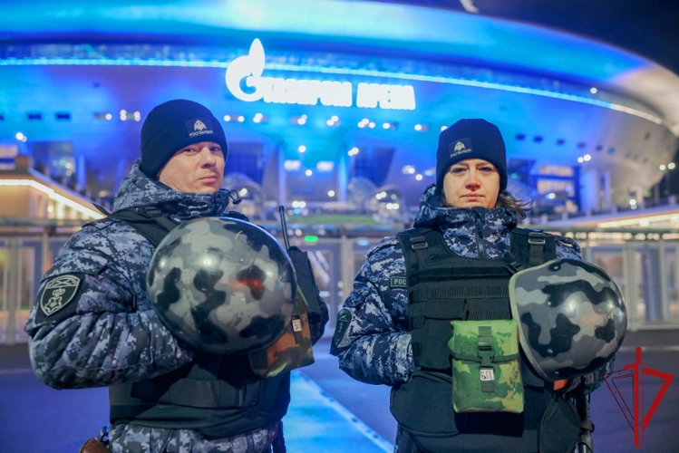 В Петербурге сотрудники и военнослужащие Росгвардии приняли участие в обеспечении правопорядка на футбольном матче "Зенит" - "Динамо Махачкала"