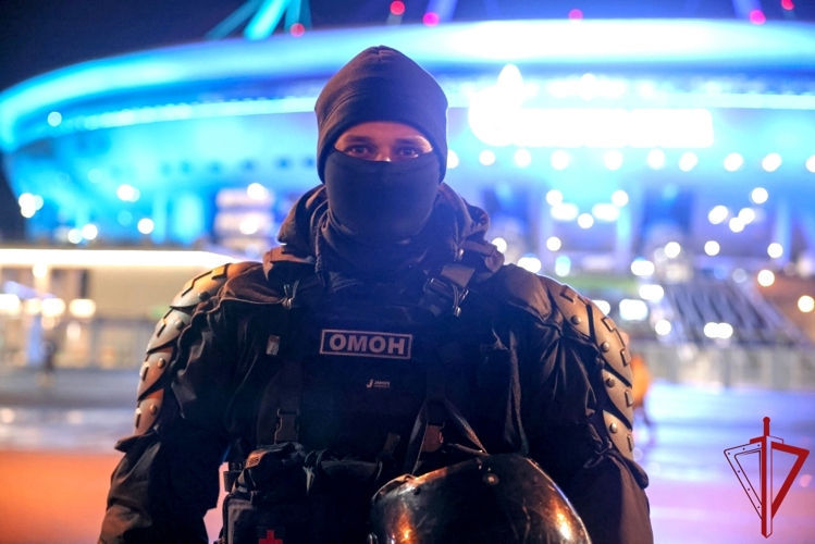 В Петербурге сотрудники и военнослужащие Росгвардии приняли участие в обеспечении правопорядка на футбольном матче "Зенит" - "Динамо Махачкала"