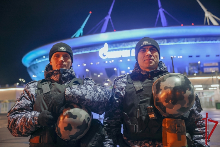 В Петербурге сотрудники и военнослужащие Росгвардии приняли участие в обеспечении правопорядка на футбольном матче "Зенит" - "Динамо Махачкала"