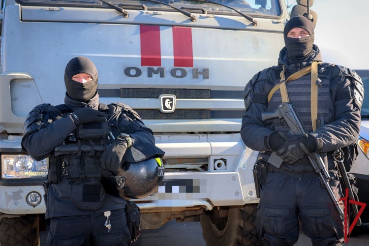 В Санкт-Петербурге сотрудники и военнослужащие Росгвардии обеспечили правопорядок на футбольном матче "Зенит" - "Ахмат"