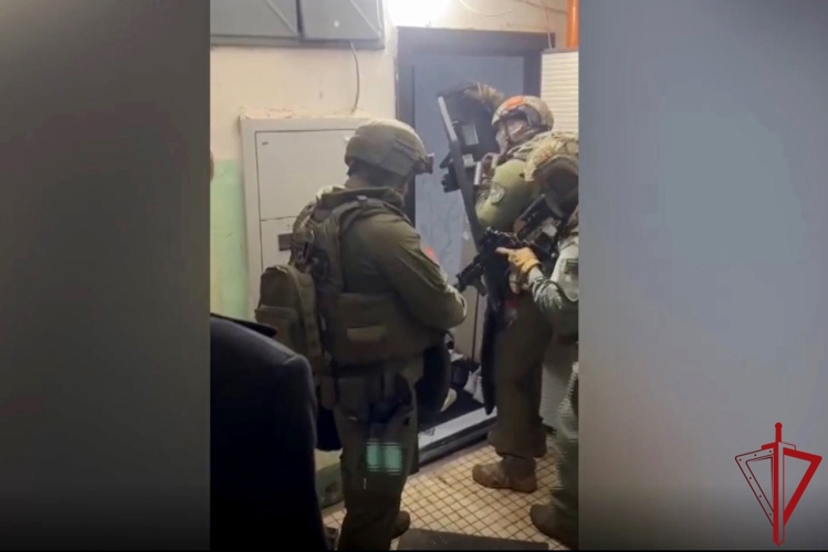 В Санкт-Петербурге при силовой поддержке СОБР Росгвардии пресечена деятельность группы лиц, подозреваемых в совершении тяжких преступлений