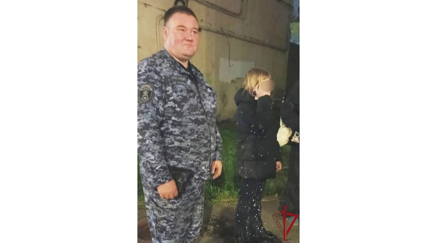 В Выборгском районе сотрудник Росгвардии спас девочку, упавшую в затопленную шахту лифта в недостроенном здании