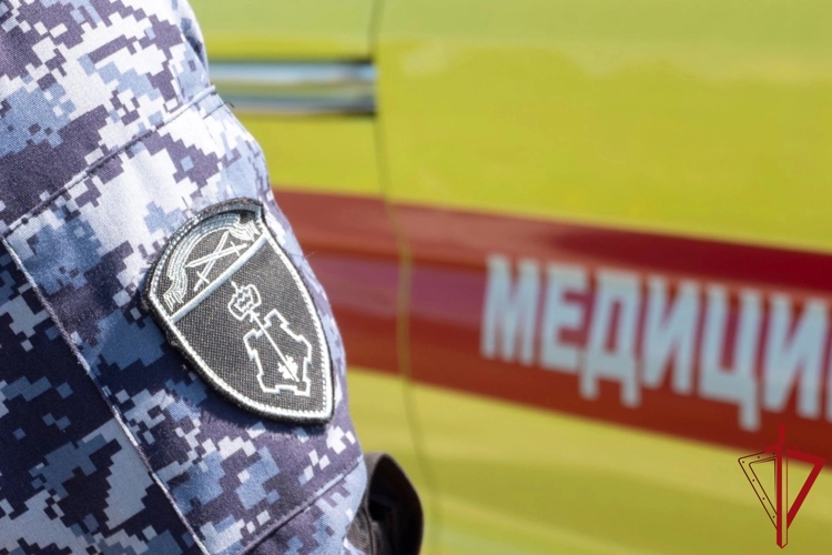 В Центральном районе сотрудники Росгвардии спасли мужчину, пытавшегося осколком стекла нанести себе смертельно опасные ранения