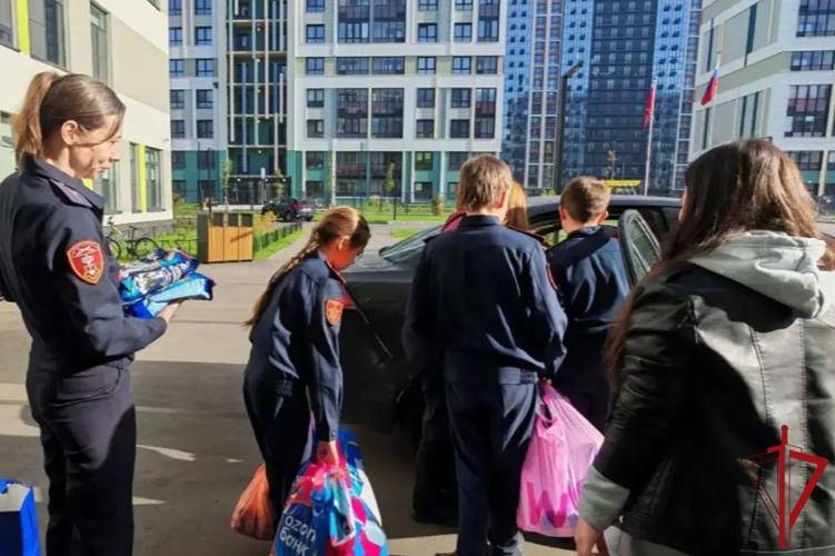 Сотрудники Росгвардии совместно с учащимися подшефного класса приняли участие в акции «Друг, дай лапу!»