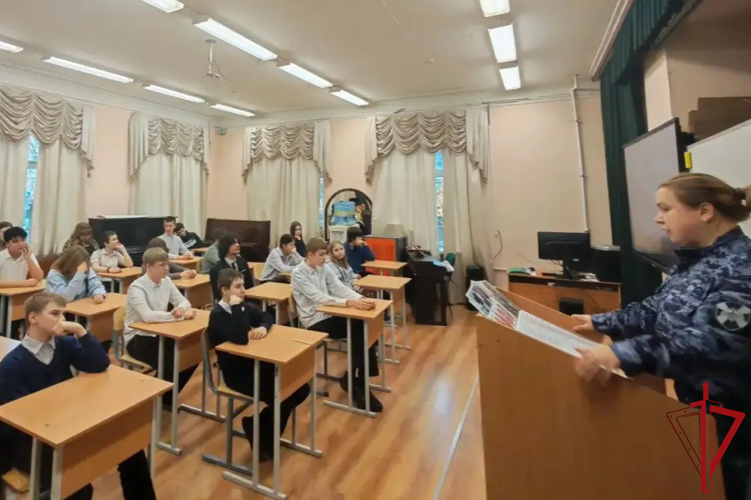 Петербургские росгвардейцы провели встречу со школьниками, приуроченную ко Дню вневедомственной охраны
