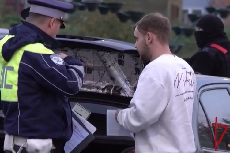 В Санкт-Петербурге при содействии сотрудников ОМОН Росгвардии проведен масштабный профилактический рейд