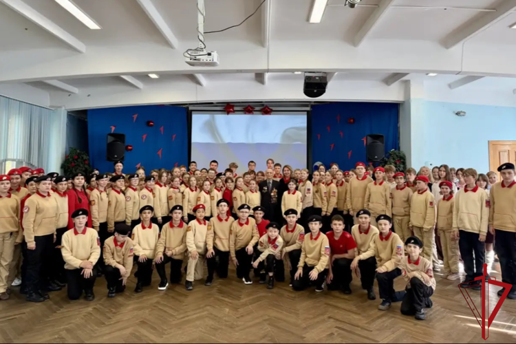 В Красногвардейском районе представители вневедомственной охраны провели урок мужества для юнармейцев