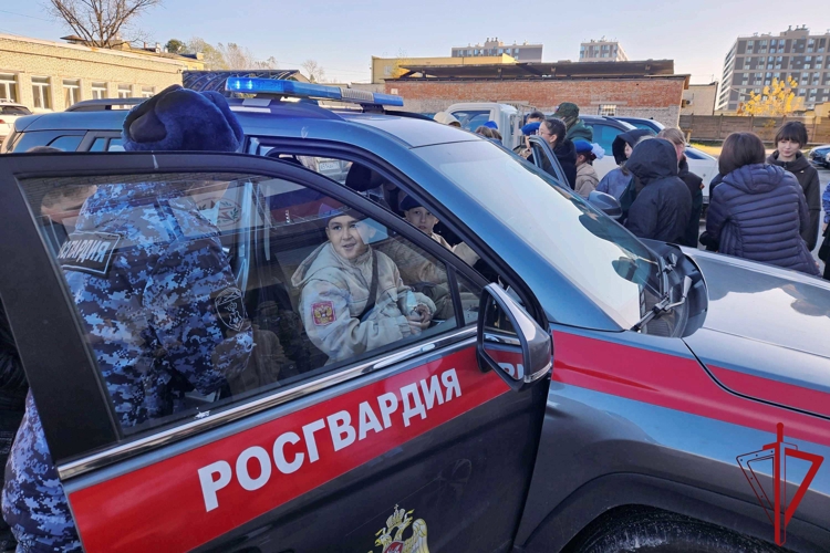 Росгвардейцы приняли участие в проведении учебно-тактического занятия для подшефных кадетских классов