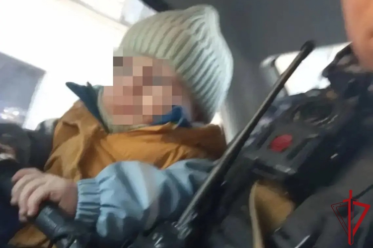 В Центральном районе сотрудники Росгвардии спасли годовалого ребенка от падения из окна